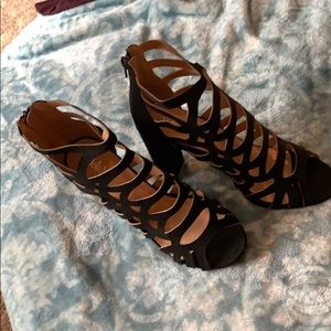 🛍4 for $15🛍 Bella Marie black strappy heels